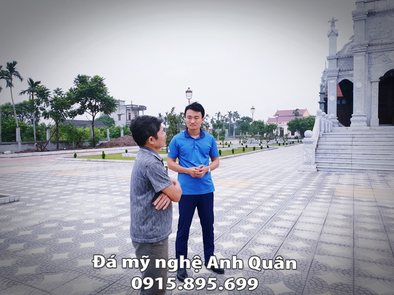 Giao xu dang chia se tam su voi Nghe nhan Anh Quan