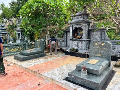 Lắp đặt hai ngôi mộ granite cho phần mộ của Ông Bà (Bố Mẹ)